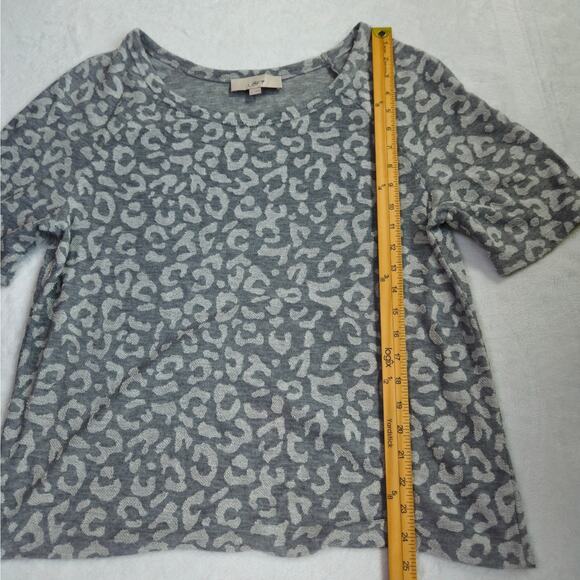 Ann Taylor LOFT Animal Print Short Sleeve Sheer Gray Knit Top Blouse Size Large - Picture 7 of 8